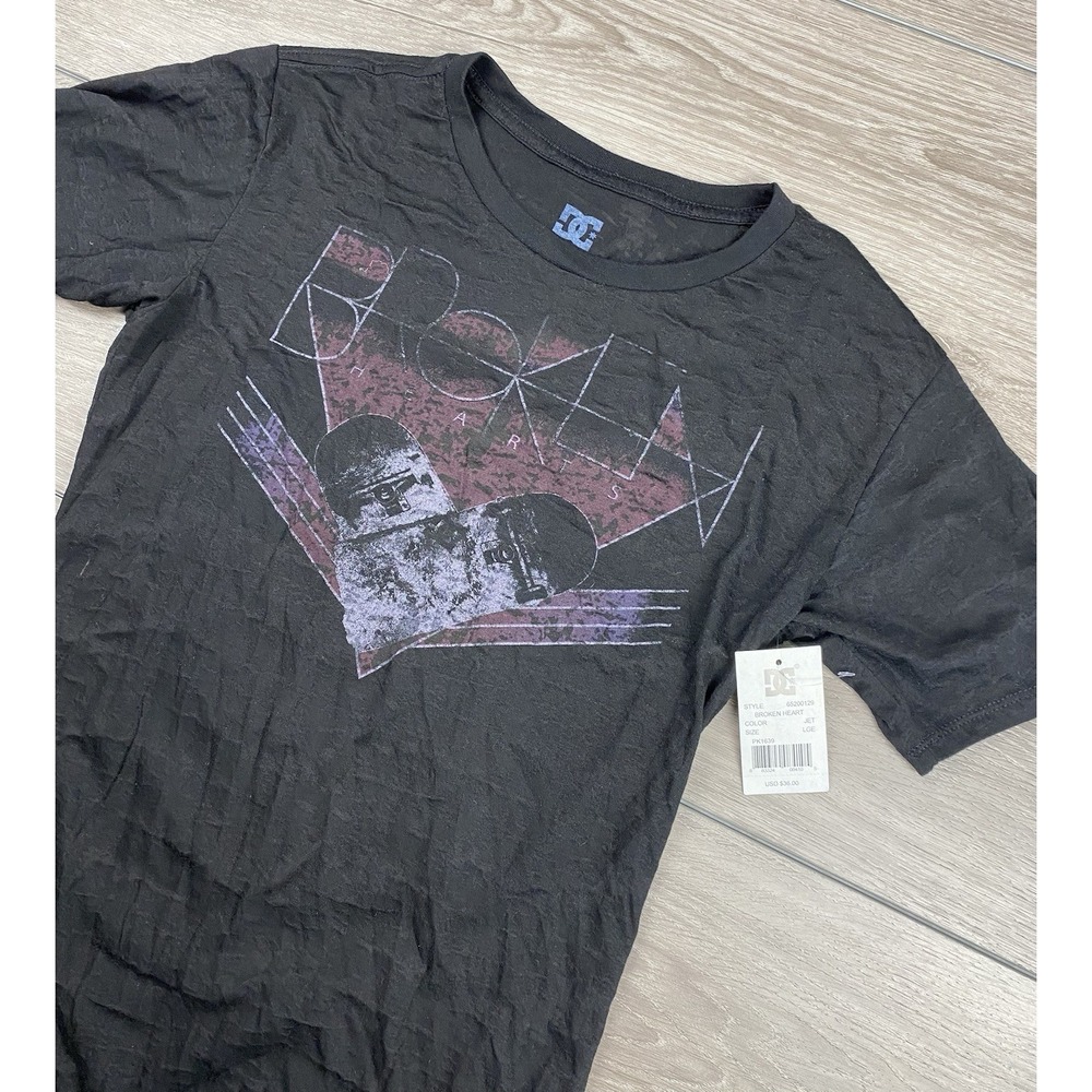 DC Shoes Women's "Broken Heart" Slashed Back Graphic Print Tee Black Large New